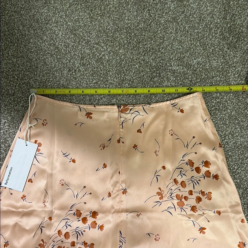 100% Silk Reformation Peach Floral A-Line Skirt - Picture 4 of 8